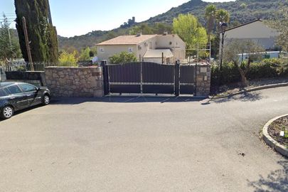 Parking Route de Grasse - Villeneuve Loubet