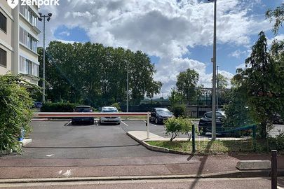 Parking Saint-Cloud - Gare de Saint-Cloud - Stade Martine Tacconi