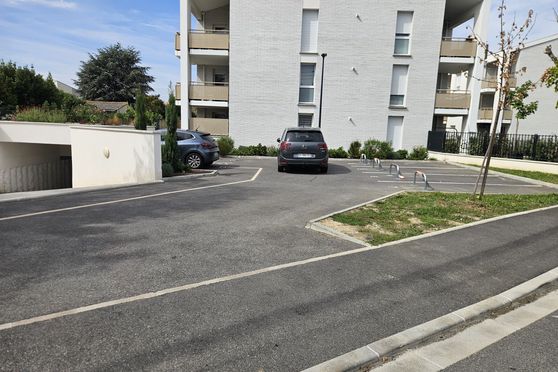 Vignette parking Jardin et jeu Paul Camy - 7 rue de la Montjoie - Tournefeuille