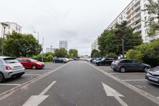 Vignette parking 7 Rond Point des Martyrs de Châteaubriant - Bagneux
