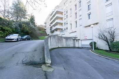 Vignette parking Lycée Eugène Ionesco - chemin des Montquartiers - Niveau Haut - Issy les Moulineaux