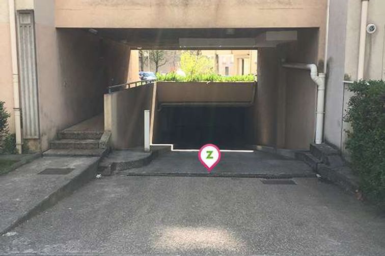 Grenoble - quai de la Graille - Élie Vernet - Parking réservable en ligne - Grenoble