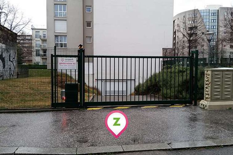 Lyon - Villon - Mairie du 8e - Parking réservable en ligne - Lyon