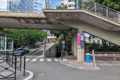 Parking Courbevoie - Esplanade de la Défense - Pont de Neuilly