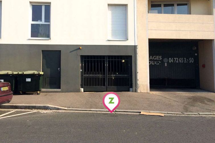 Lyon - Quartier Général Frère - UXCO - Parking réservable en ligne - Lyon