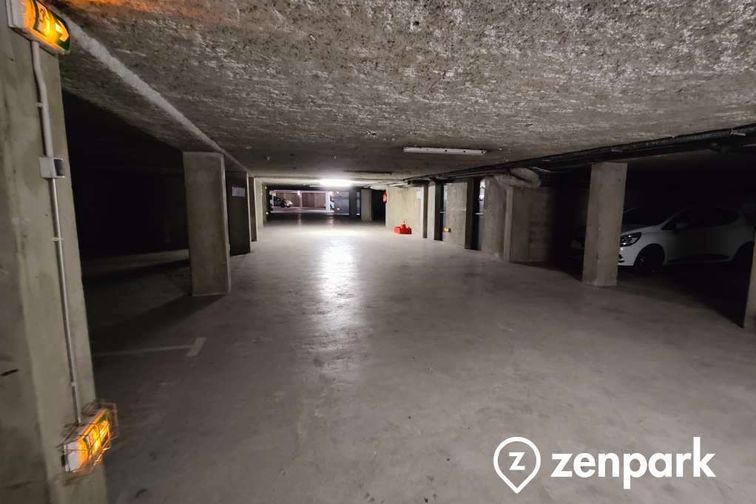 Grenoble - Gare de Grenoble - Les Estudines - Parking réservable en ligne - Grenoble