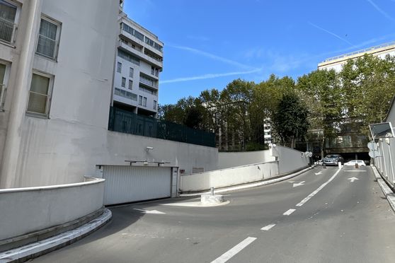Vignette parking RER Nanterre-Préfecture - 138 rue salvador alléeende