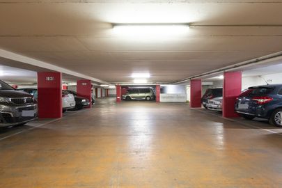 Parking Buttes Chaumont - Théâtre de Belleville - Paris
