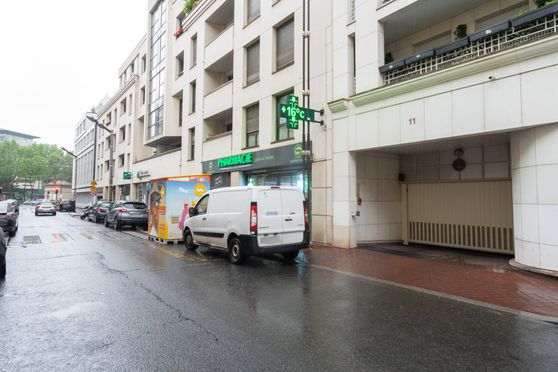 Vignette parking Métro Pont de Levallois Bécon - rue Greffulhe - Levallois Perret