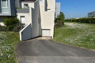 Parking 1 rue de la Tour - Barrière bleue - Entrée droite