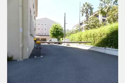 Parking Sanary-Sur-Mer - Adonis Sanary - Grand Hôtel des Bains