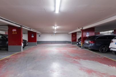 Parking Métro Liège - rue Moncey - Paris 9