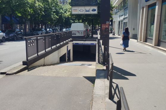 Vignette parking Ambassade du Portugal - 120 avenue Victor Hugo - Paris 16