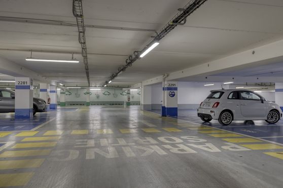 Vignette parking Tramway Jacqueline Auriol - rue d'Estienne d'Orves - Colombes