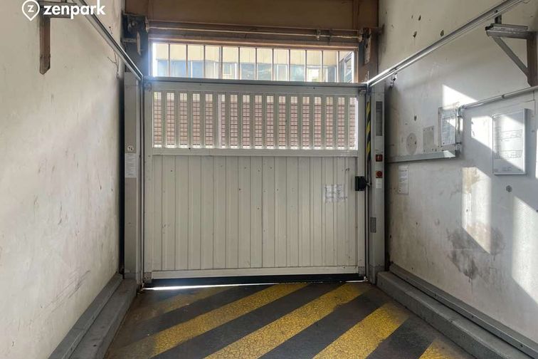 Paris - Porte de Montreuil - Hôpital Diaconesses Croix Saint-Simon - Parking réservable en ligne - Paris