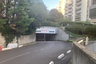 Parking Parc du 19 mars 1962 - rue delizy - Pantin