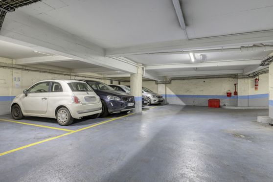 Vignette parking Métro Saint-Augustin - rue de Surene - Paris 8