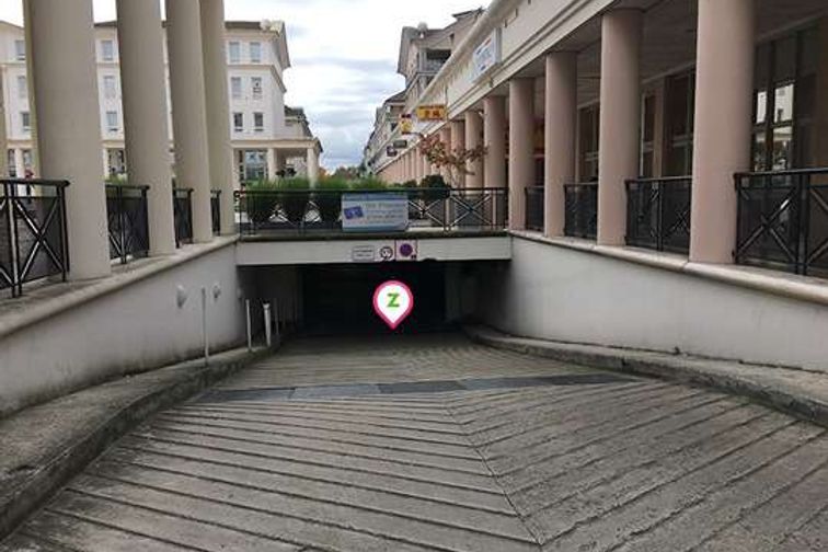 Bussy-Saint-Georges - Grand place Bussy - Mercure - Parking réservable en ligne - Bussy-Saint-Georges