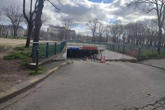 Vignette parking Ambassade de Pologne - 23 rue de Constantine - Paris 7