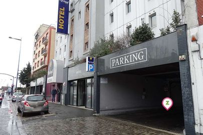 Parking Le Bourget - Eglise du Bourget - Kyriad