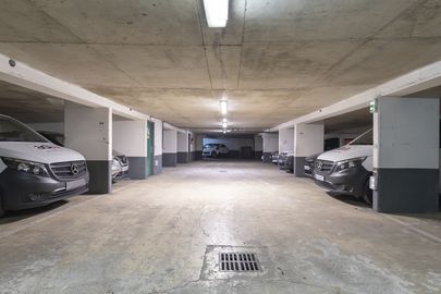 Vignette parking Métro Jaurès - quai de la Loire - Paris 19