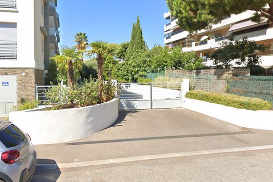 Vignette parking Centre-ville - avenue Saint-Hubert - Saint-Laurent-du-Var