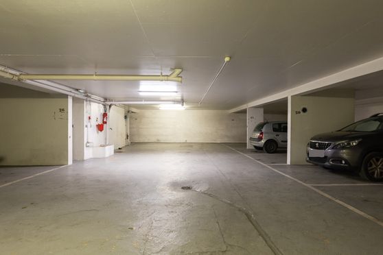 Vignette parking Métro Brochant - rue Cardinet - Paris 17