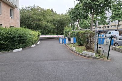 Parking 10 Rond Point des Martyrs de Châteaubriant - Bagneux