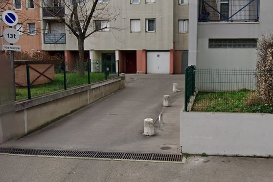 Vignette parking Steak & Co - rue Jean Broquin - Lyon