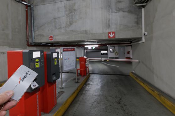 Vignette parking Truffaut - place Françoise Dorin - Paris 17