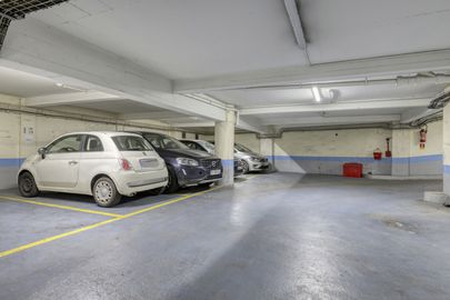 Parking Métro Saint-Augustin - rue de Surene - Paris 8