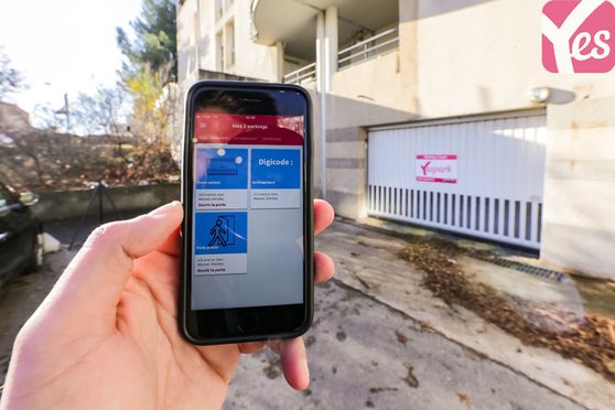 Vignette parking Bords de l'étang - Tribales - Ferme de Croze - Vitrolles