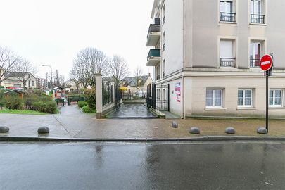 Parking Gare Deuil-Montmagny - place des Aubépines - Deuil la Barre