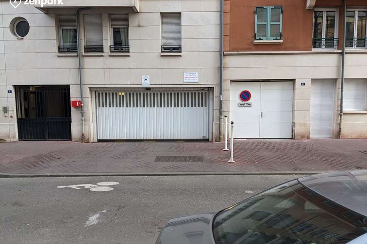 Montrouge - Cimetière de Bagneux - Stade Jean Lezer - Parking réservable en ligne - Montrouge