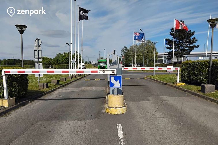 Paris - Aéroport Roissy CDG - Van der Valk Hotel - Parking réservable en ligne - Roissy-en-France