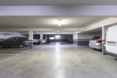 Parking Gare Versailles Montreuil - A rue de la Bonne aventure - Versailles