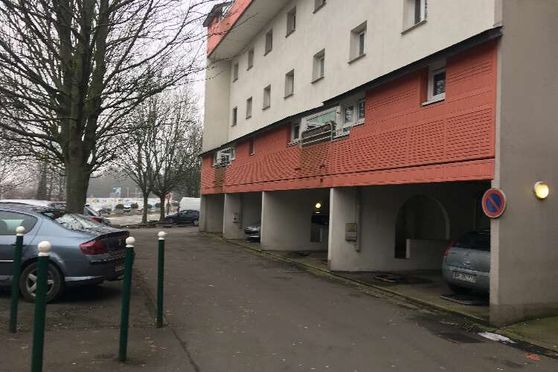 Vignette parking Villeneuve-d'Ascq - place Van Gogh - Mairie