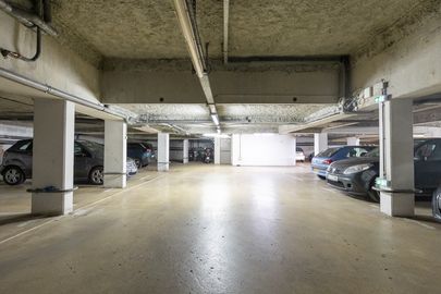 Vignette parking Métro Pyrénées - rue Piat - Paris 20