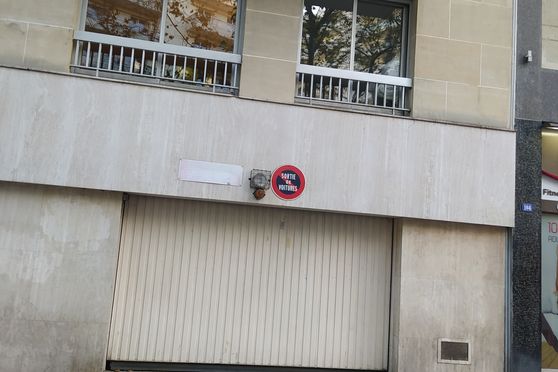 Vignette parking Métro Bolivar - avenue Simon Bolivar - Paris 19