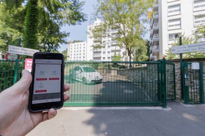 Parking Centre Commercial Naturale - rue de la Porte Jaune - Garches