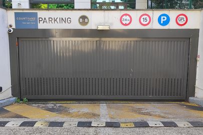 Parking Courtyard Paris Saint Denis - Stade de France - Saint Denis