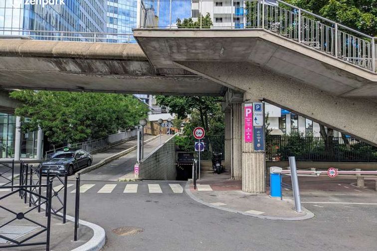 Courbevoie - Esplanade de la Défense - Pont de Neuilly - Parking réservable en ligne - Courbevoie