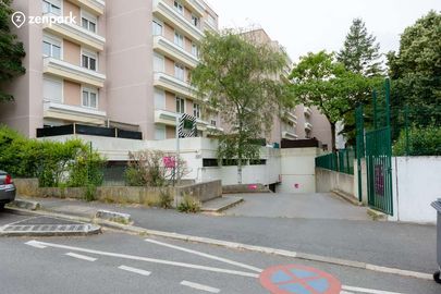 Parking Nanterre - Théâtre Nanterre-Amandiers - boulevard Emile Zola