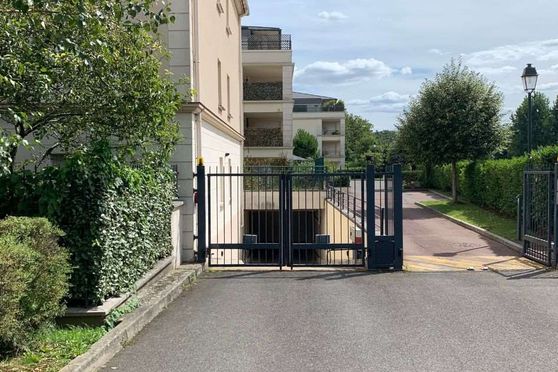 Vignette parking Vaucresson - Hôpital Raymond Poincarré - Mazeleyre