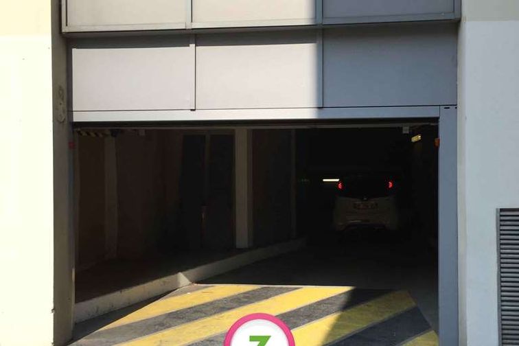 Lyon - Gare Jean Macé - Berthelot - Parking réservable en ligne - Lyon