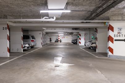 Parking Bercy Village - UGC Ciné Cité Bercy - Paris