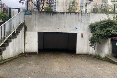 Parking 42 rue Danton - Kremlin Bicêtre