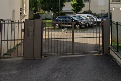 Parking Hôpital St Jean de Dieu - 23 rue Ernest Renan - Vénissieux