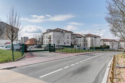 Parking 28 rue Colette - Saint Priest