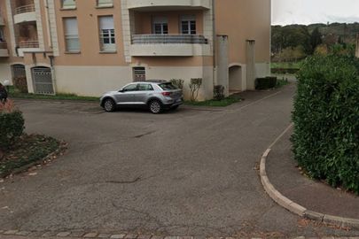 Parking 40 rue cécile de marsangy - Sens